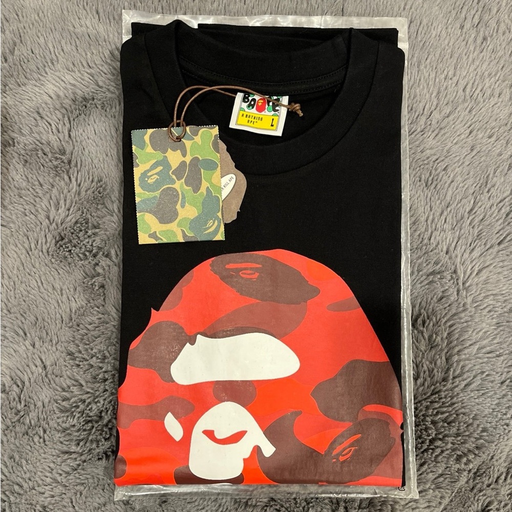 Bape Tee
Size L
Red Camo